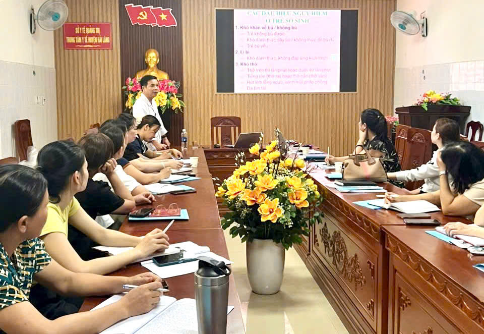TẬP HUẤN KỸ THUẬT ĐỠ ĐẺ VÀ HƯỚNG DẪN CHĂM SÓC BÀ MẸ TRƯỚC VÀ SAU SINH